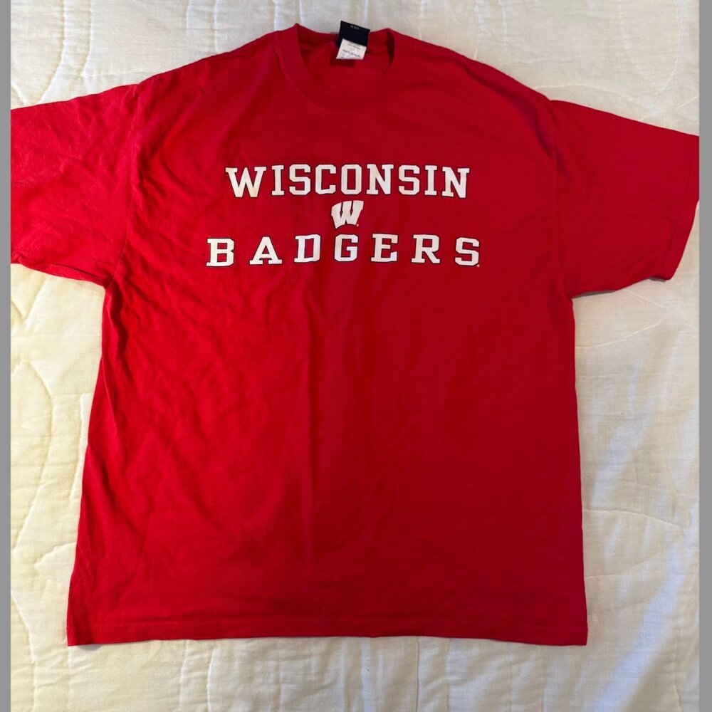 Wisconsin Badgers Graphic Tee – Adult XL